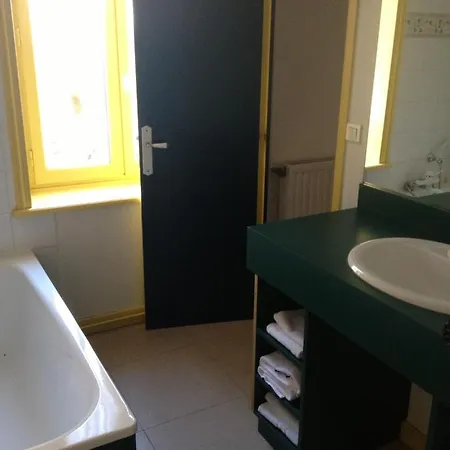 Отель Le Pavillon Кур-ла-Виль