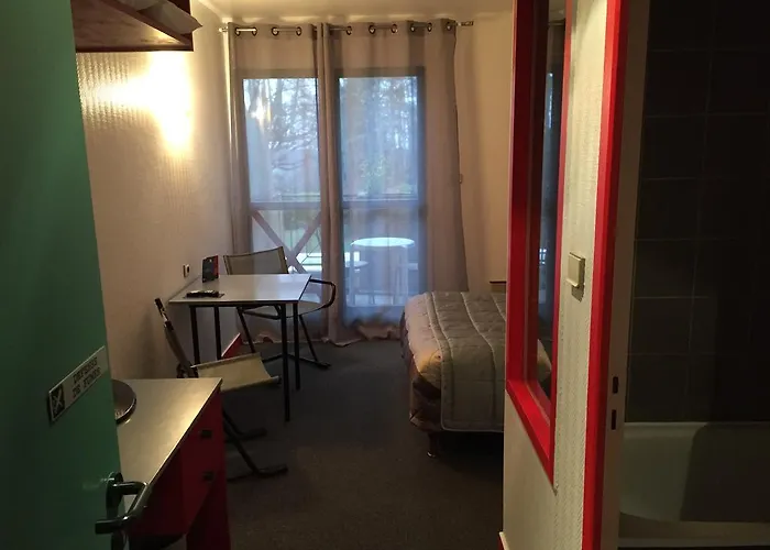 Le Pavillon Hotel Cours (Rhone)