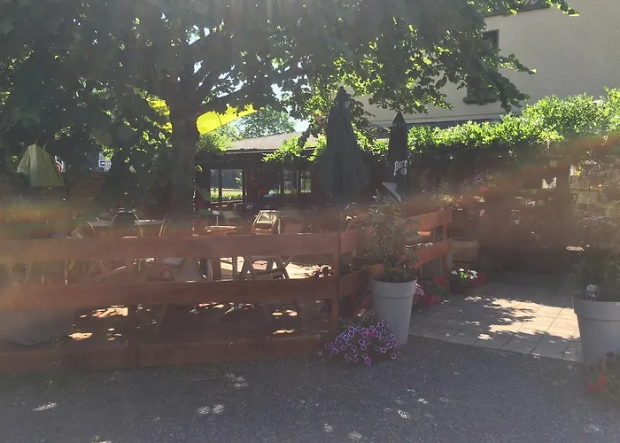 Le Pavillon Hotel Cours (Rhone)